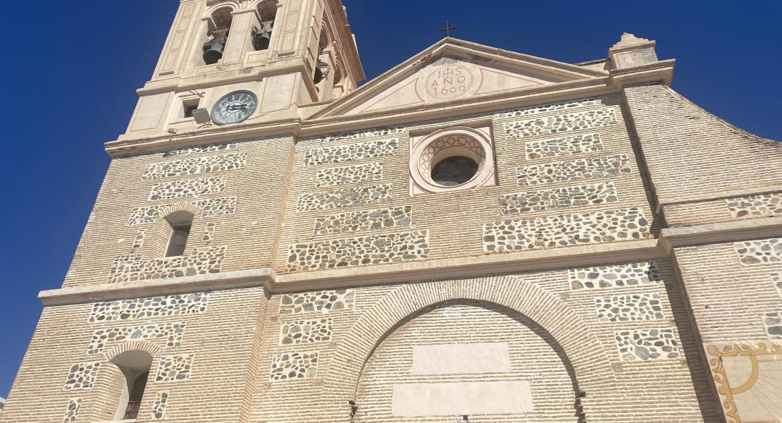 Fachada de la iglesia