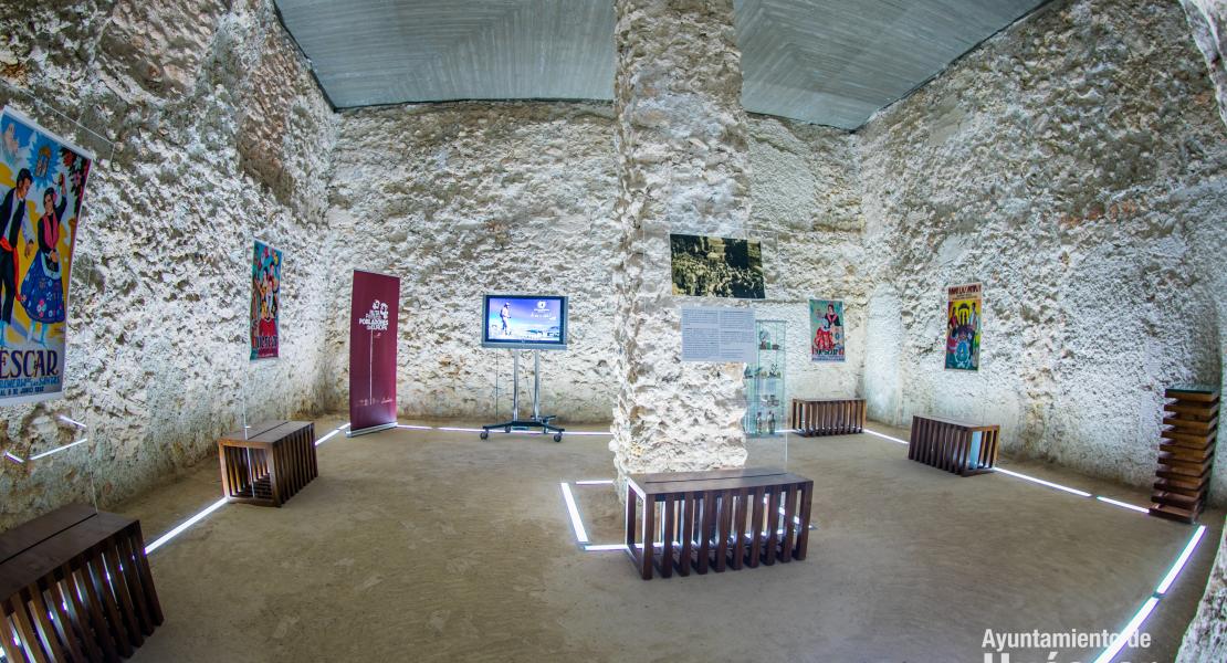 Sala de exposiciones dentro de la torre del homenaje. Fotografía: Oficina de Turismo