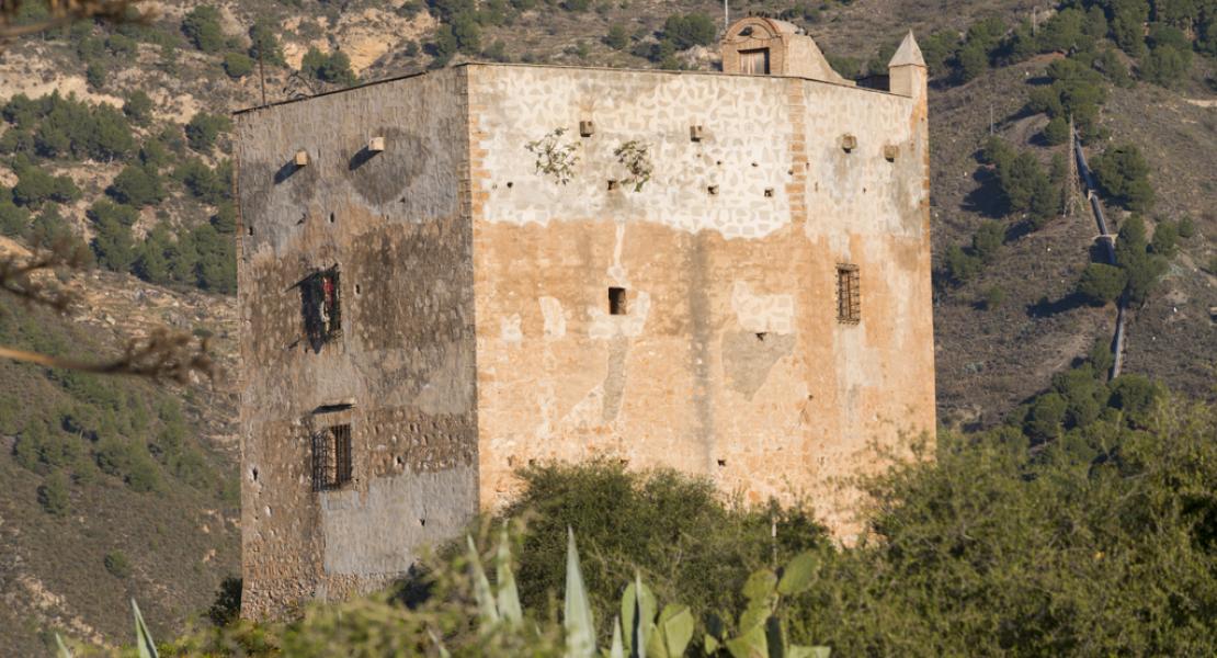 Imagen de la torre y su espacio cercano - Fotografía: IAPH