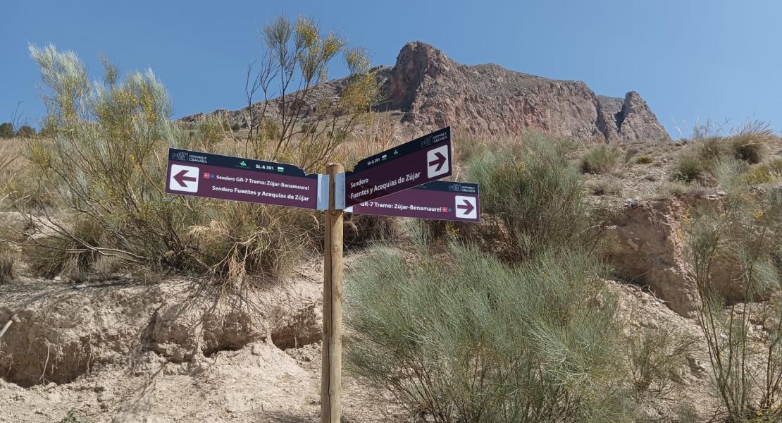 Señalización con información de interés durante la ruta. Fotografía: Memolab-UGR