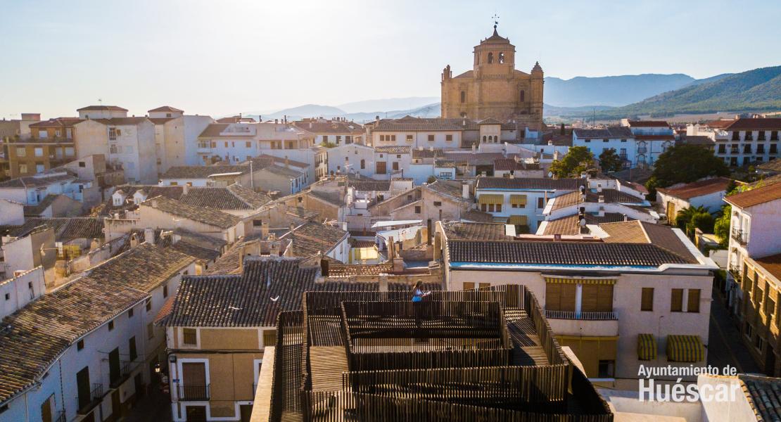 Panorámica del municipio junto a la torre del homenaje. Fotografía: Oficina de Turismo
