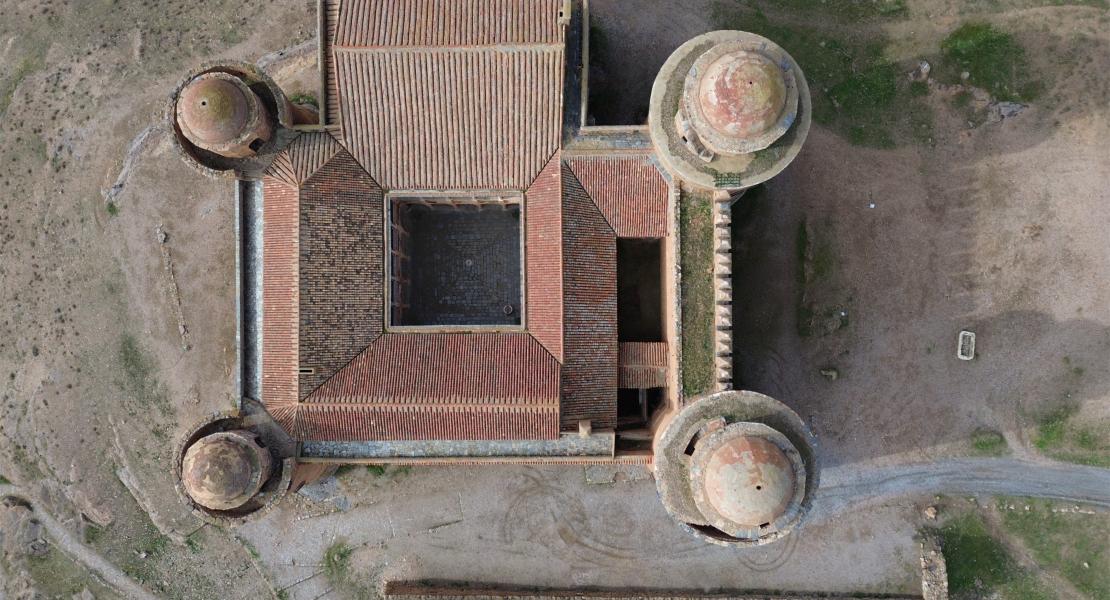 Fotografía aérea con vista cenital del castillo de La Calahorra