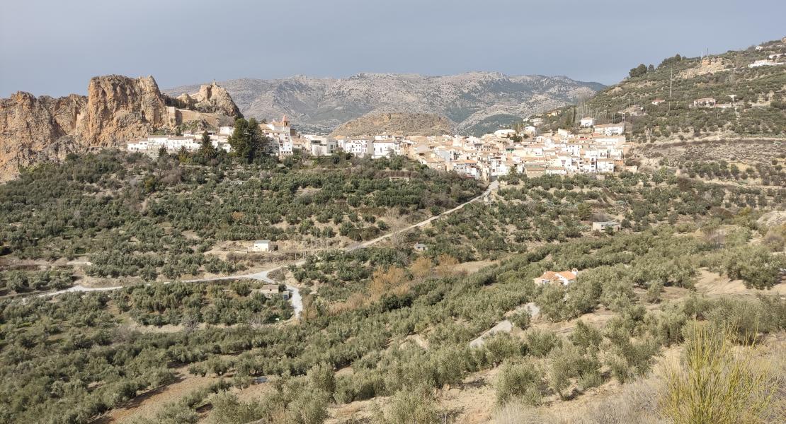 Vista panorámica de Castril y su vega desde la ruta. Fotografía: MEMOLab-UGR