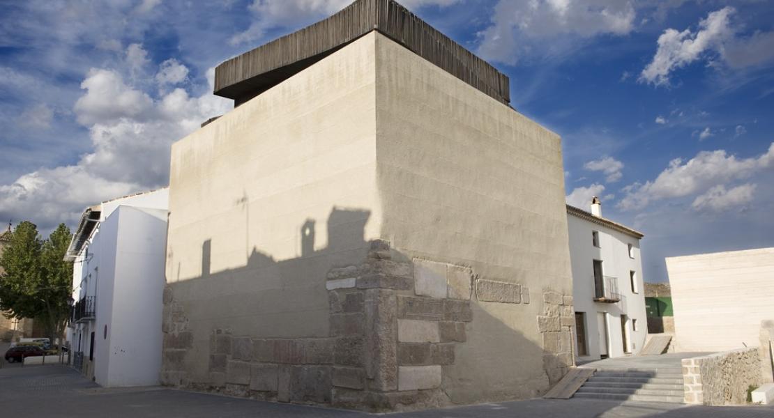 Vista general de la torre del homenaje desde el exterior. Fotografía: Oficina de Turismo.
